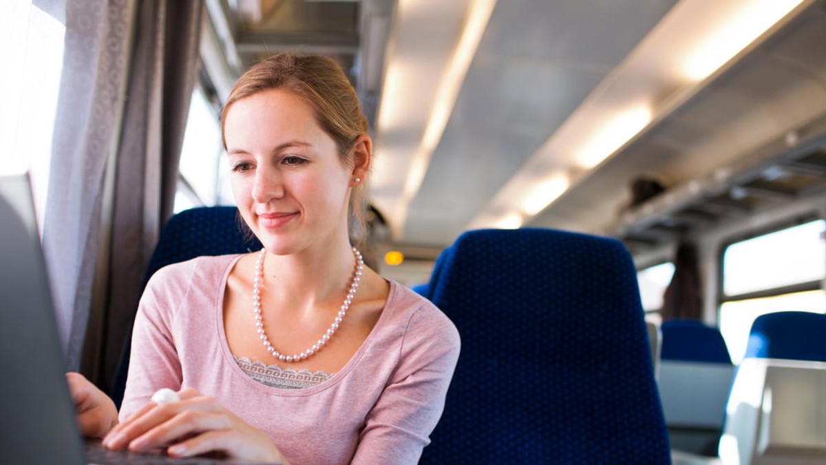 Dwanaście dodatkowych składów oraz więcej wagonów uruchomi PKP Intercity na czerwcowy długi weekend - poinformowała rzeczniczka przewoźnika Zuzanna Szopowska. Składy obsługiwać będą połączenia m.in. do Zakopanego, Wisły, Koszalina czy Olsztyna.