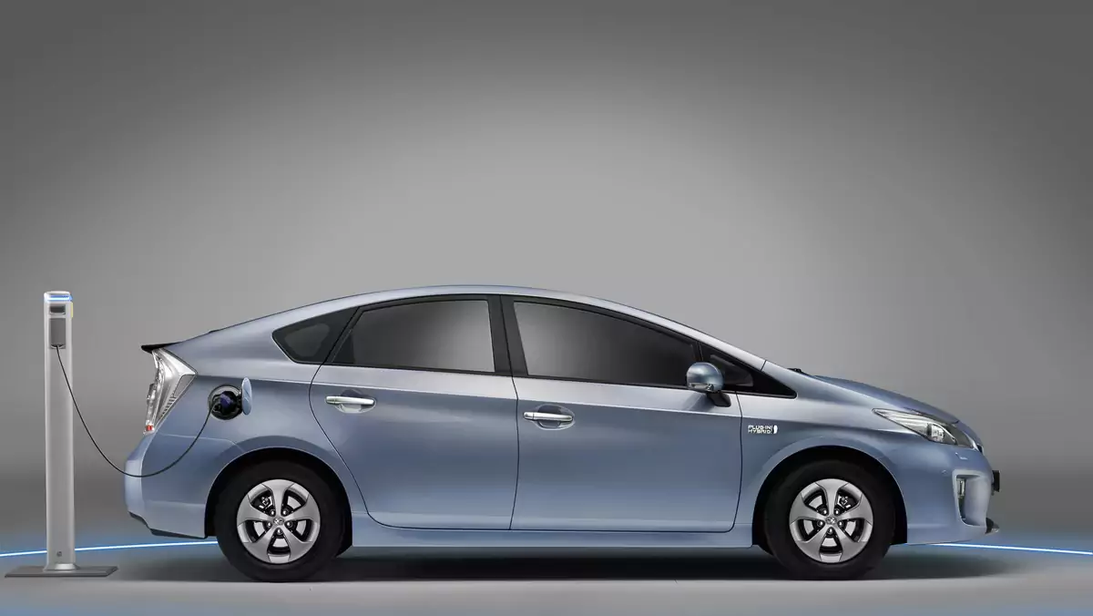 Toyota Prius Plug-In Hybrid: jazda tańsza o 50%