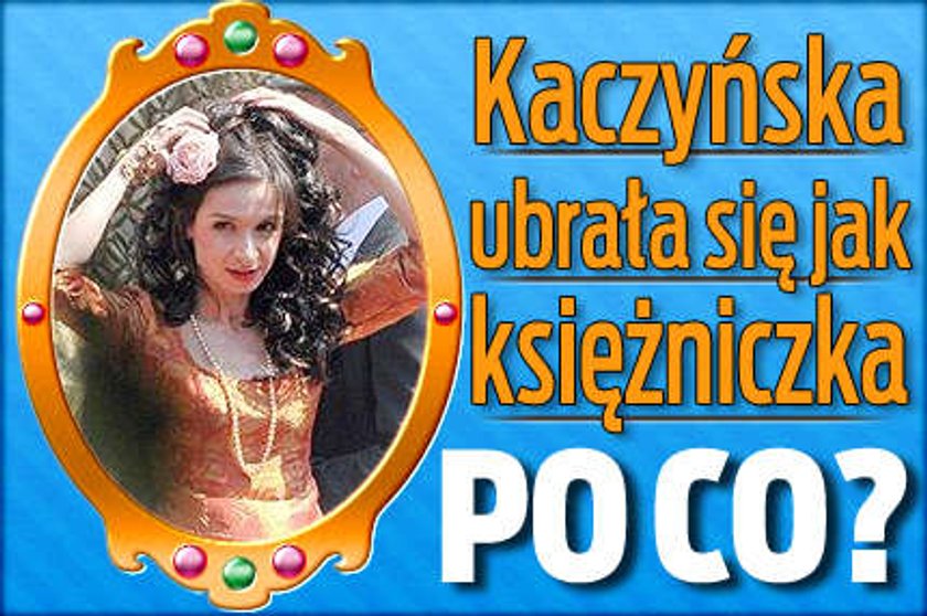 Kaczyńska ubrana jak księżniczka. Po co? 