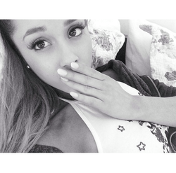 Ariana Grande podbiła listy przebojów i "rozłożyła" własny serial [ZDJĘCIA]