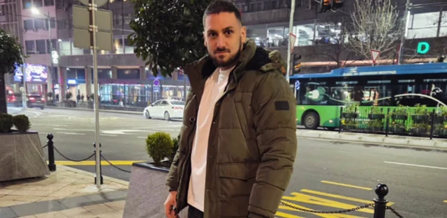 Onemogućen je da zaradi od filma o porodici Kulić, a Zola se nakon dva dana ćutnje oglasio: "Možda možete kod vas u kući da kontrolišete situaciju!"