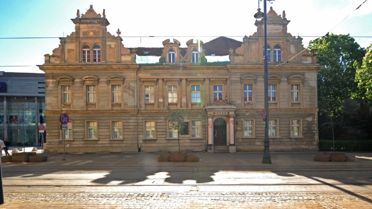 Znamy szczegóły dotyczące rozbudowy muzeum okręgowego przy ul. Gdańskiej w Bydgoszczy. Przetargi na nadzór inwestorski i firmę zarządzającą projektem zostaną ogłoszone jeszcze w październiku, a prace ruszą za kilka miesięcy. Powierzchnia obiektu zwiększy się prawie dwukrotnie.