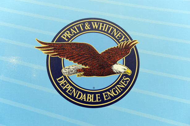 Logo Pratt & Whitney, części koncernu United Technologies. Fot. Fabrice Dimier/Bloomberg