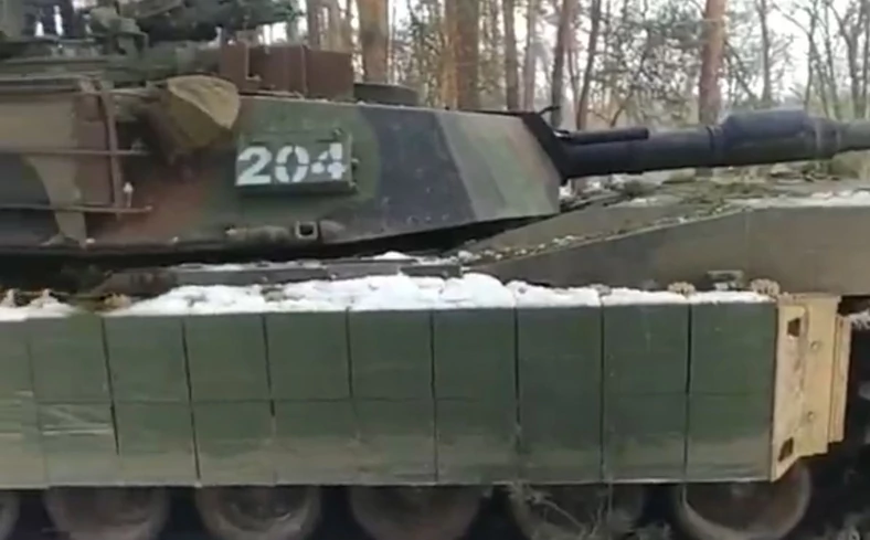 Abrams w Ukrainie z pancerzem reaktywnym