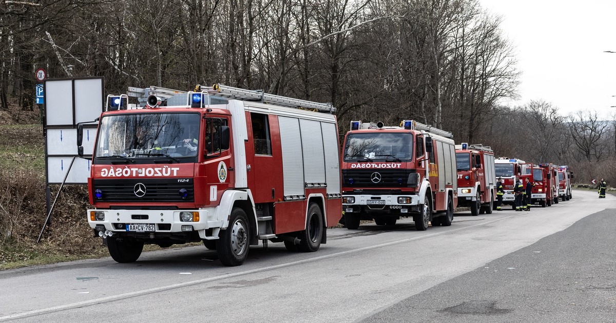 Felrobbant egy lakóház Miskolcon! A romok alól húzták ki az embereket