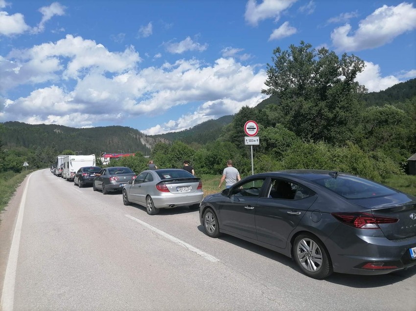 Za putovanje do Herceg Novog preko BiH koristi se granični prelaz Kotroman između Srbije i BiH