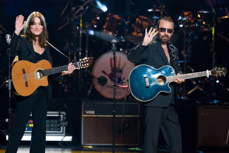 Carla Bruni i Dave Stewart podczas koncertu z okazji 91-urodzin Nelsona Mandeli – 18 lipca 2009