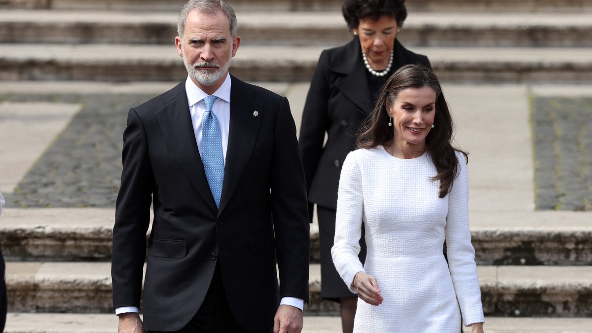 Skandal u Španiji! Objavljeno da je kralj gej, da je bio s ovim pevačem i da je Leticija paravan