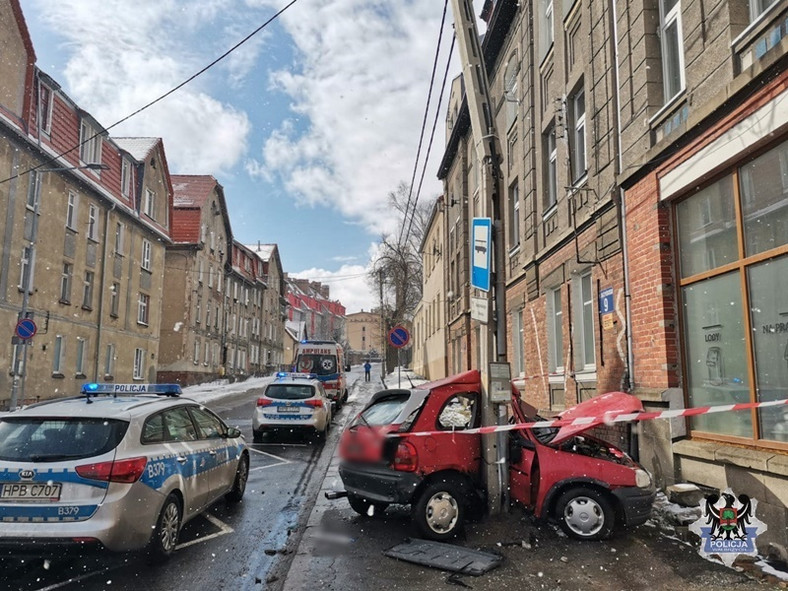 Nieletni bez uprawnień spowodował poważny wypadek