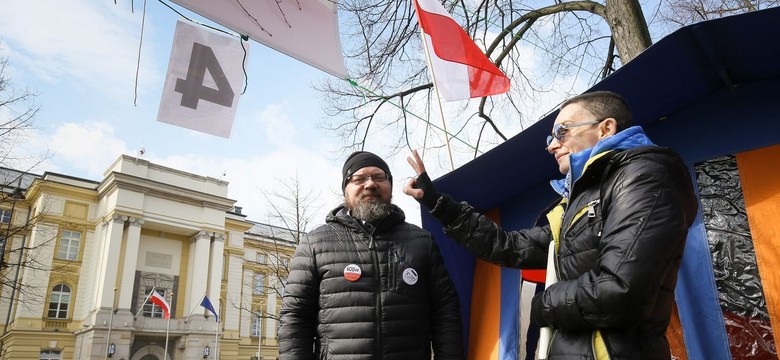 Zapał osłabł? KOD zwija namiot sprzed Kancelarii Premiera