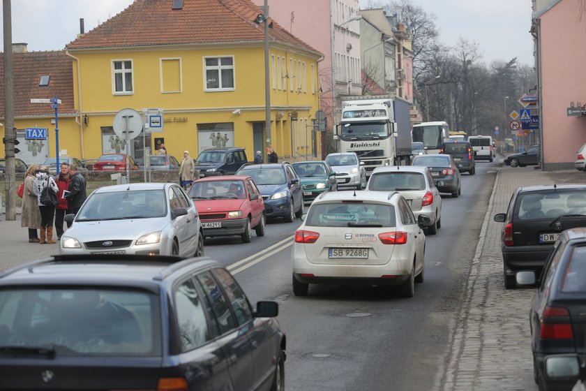 Gigantyczne korki na ul. Średzkiej we Wrocławiu