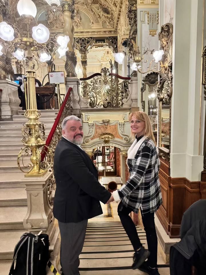Politický analytik a historik Eduard Chmelár a jeho partnerka Diana Štrofová. 