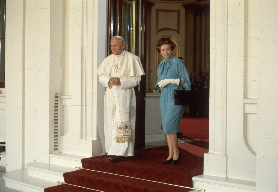 Elżbieta II i znani Polacy: Jan Paweł II, Watykan 1982 rok
