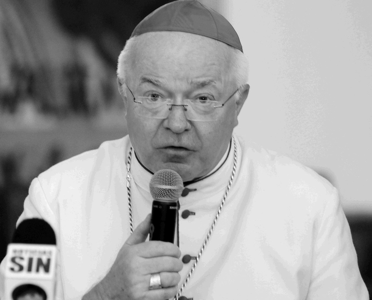 Na zdjęciu archiwalnym z dnia 26 września 2013 roku abp Józef Wesołowski