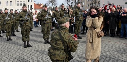 Za mundurem panny sznurem! Wiktor oświadczył się w nietypowy sposób. Martyna nie wahała się ani chwili!