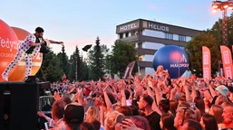 lato z radiem 2025 w mrozach. jubileusz serialu "ranczo" i koncerty gwiazd. kto wystąpi? o której i gdzie emisja?