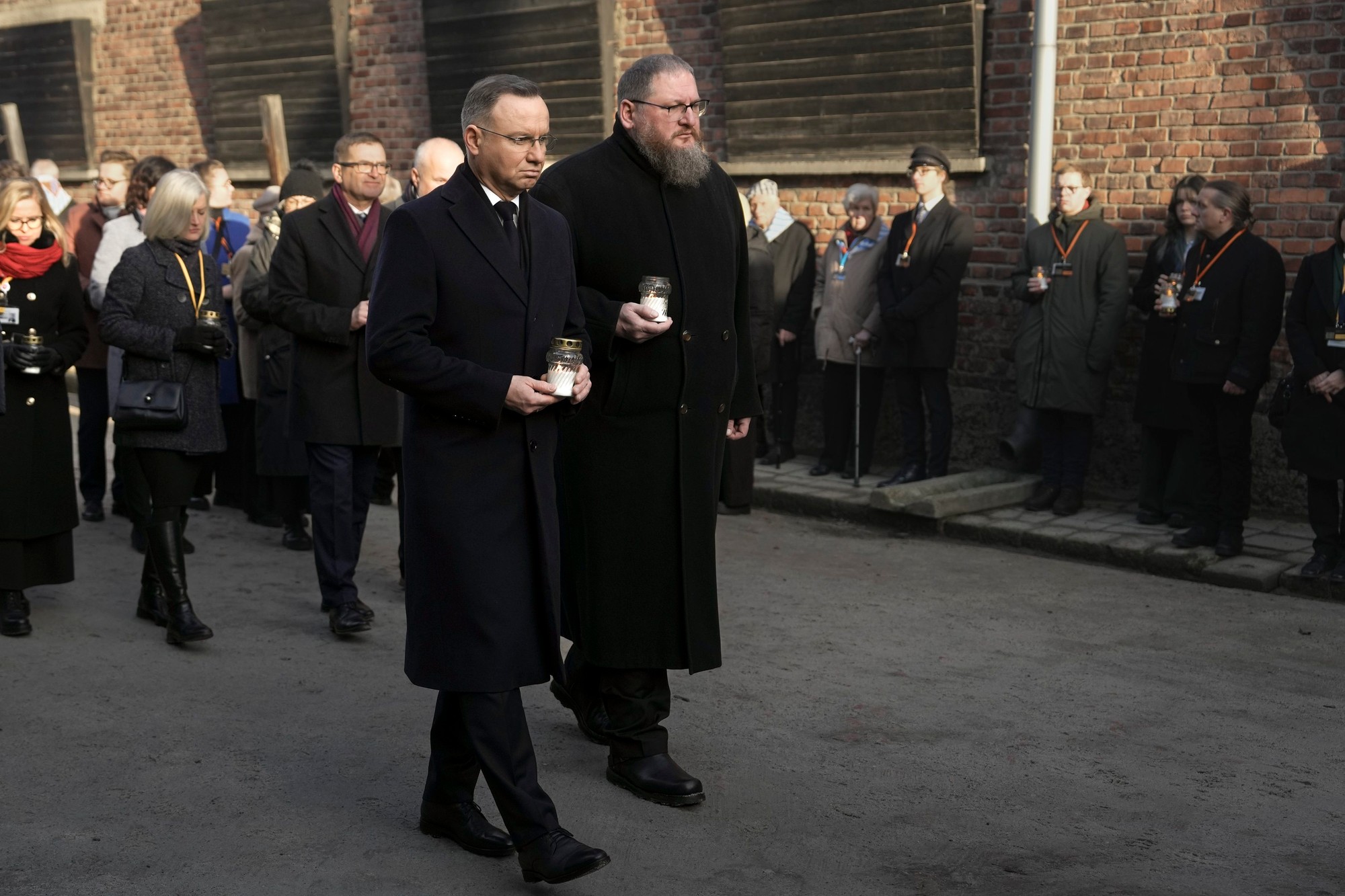 Prezident Duda položil veniec v tábore Auschwitz-Birkenau.