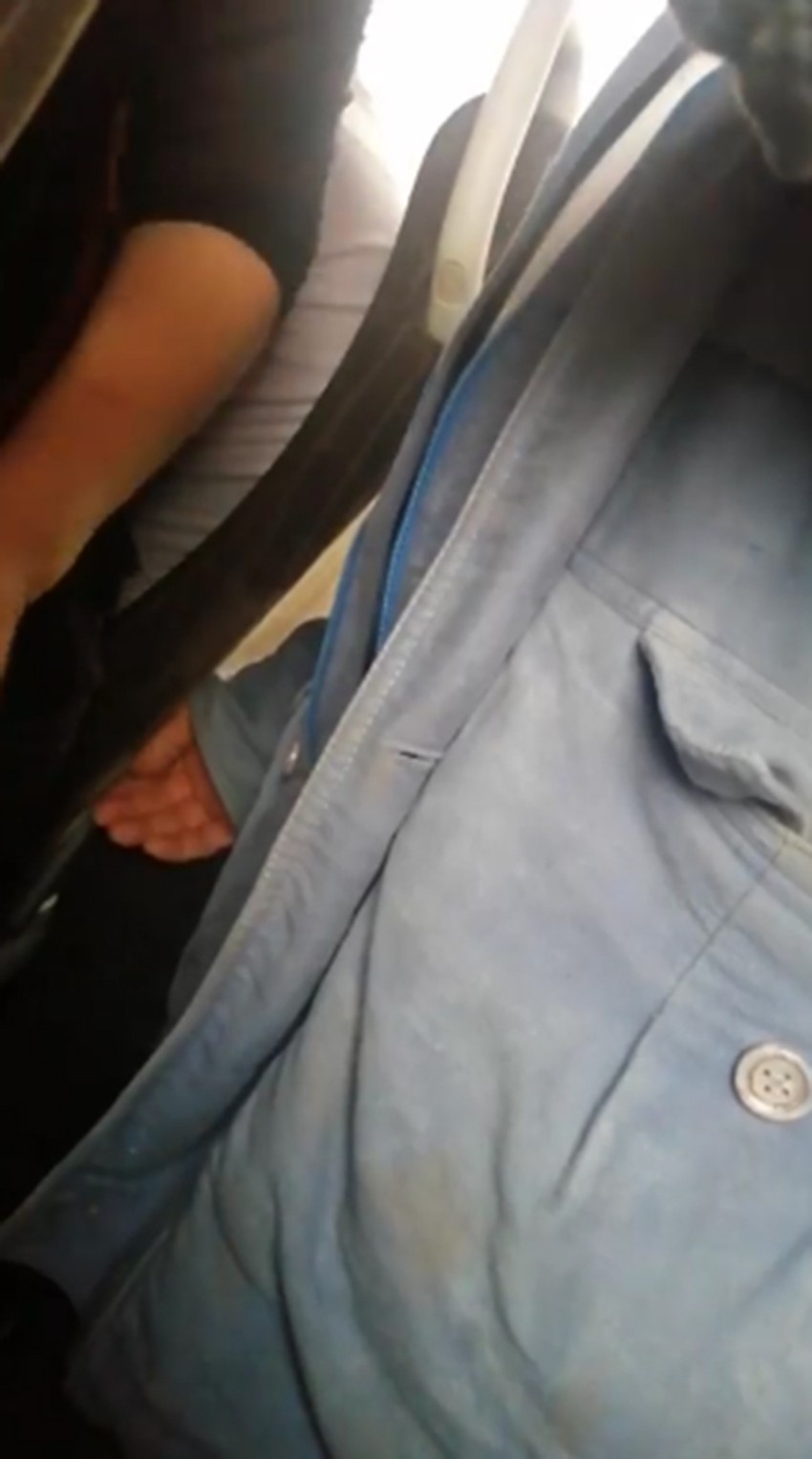 U trenutku kada je žena pokušala da se zaštiti torbom