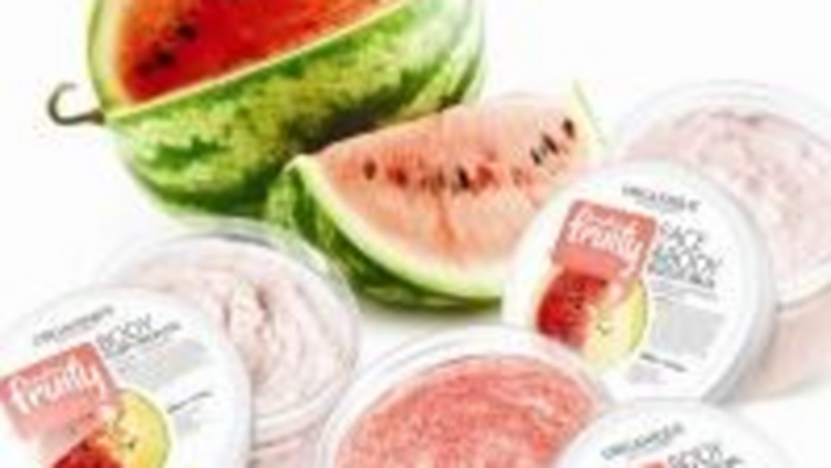 Firma Organique wprowadziła na rynek nową, energetyczną linię kosmetyków Fresh'n'Fruity. Watermelon  Canteloupe to seria szczególnie polecana dla skóry wrażliwej i alergicznej. Składniki aktywne to SEPICALM® VG i wyciąg z nagietka. Dzięki nim skóra sucha i potrzebującą szczególnej ochrony jest wzmocniona i nawilżona, regulowana jest temperatura skóry, DNA komórkowe jest chronione przed uszkodzeniami wywołanymi działaniem promieni UV, włókna kolagenowe i elastynowe są zabezpieczone przed wiotczeniem i degradacją. Relaksująco działa zapach soczystego melona i nagietka.W owocowej linii znaleźć można lekkie formuły: żeli pod prysznic, soufletów, masek i peelingów, które nie obciążają skóry i nie lepią się. Sprawiają, że skóra pozostaje świeża i pachnąca przez cały dzień, przez cały rok!