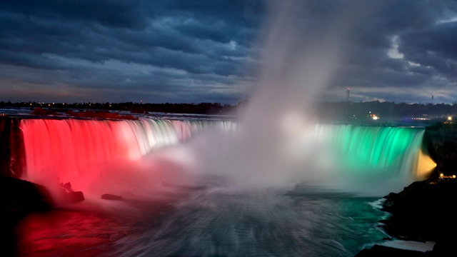 Magyar nemzeti színekben pompázott a Niagara-vízesés