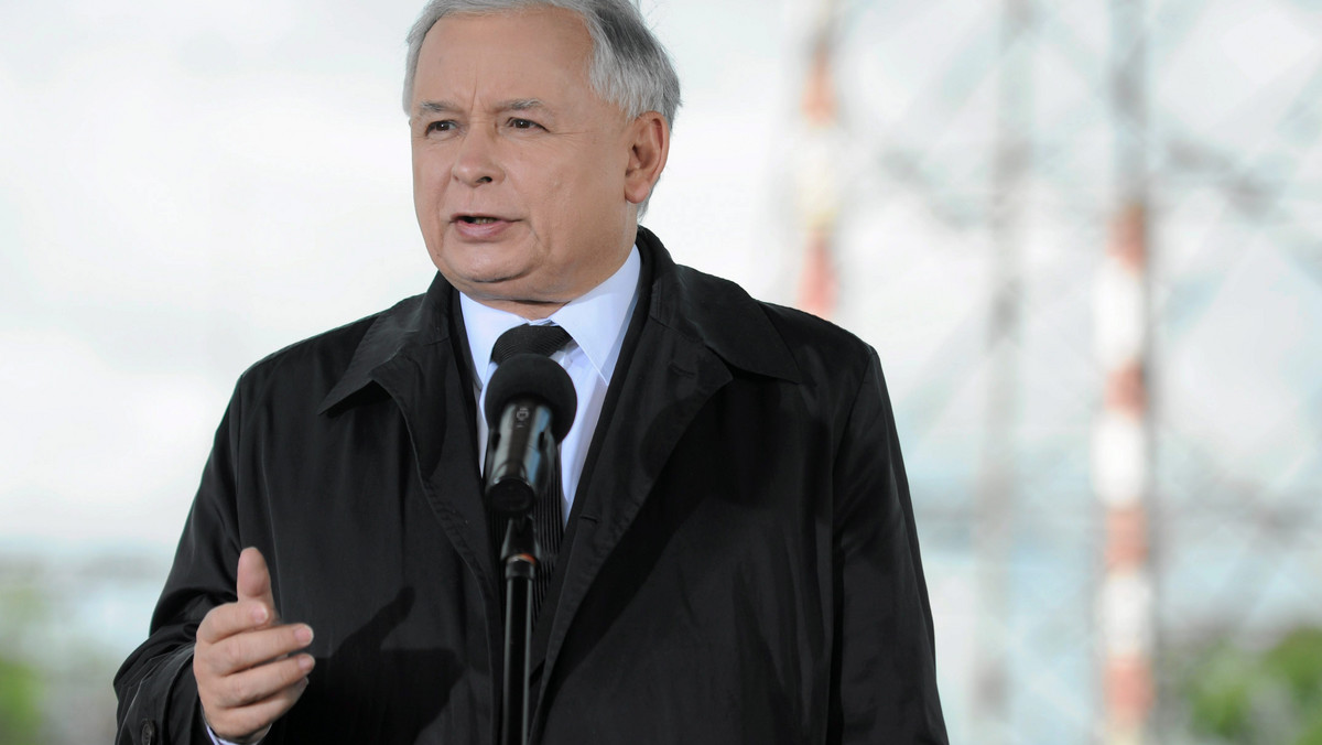 Szef PiS Jarosław Kaczyński we Wrocławiu ponownie zarzucił rządowi Donalda Tuska zaniedbania dotyczące zabezpieczeń przeciwpowodziowych. Skrytykował też premiera, że zamiast zająć się skutecznym rządzeniem, ciągle wyjeżdża.