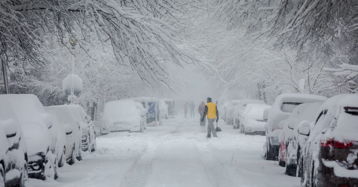 Atak zimy w Polsce. IMGW wydaje alerty I i II stopnia. Śnieżyce uderzą w nocy