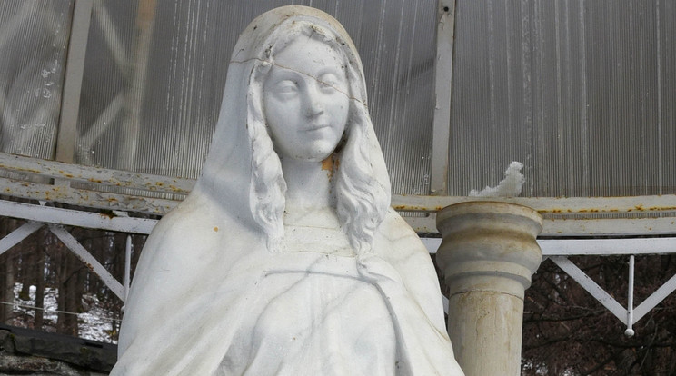 Súlyosan megrongálták a dunavecsei Mária-szobrot / Illusztráció: MTVA/Bizományosi: Lehotka László