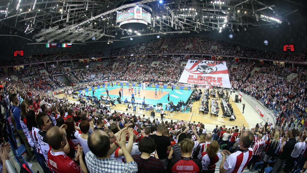 Aż trzy polskie zespoły rozpoczynają rywalizację w kolejnej edycji Ligi Mistrzów i wszystkie za cel stawiają sobie awans do Final Four. Cel realny, bo w ostatnich latach przedstawiciele PlusLigi regularnie występują w turniejach finałowych, wciąż nie mogą jednak sięgnąć po najcenniejsze trofeum. Może wreszcie w tym roku polski zespół wzniesie puchar? Czas na to najwyższy.