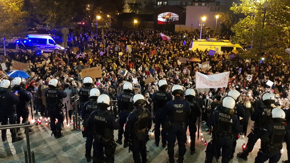 Aborcja. Protest w Katowicach przeciw decyzji TK