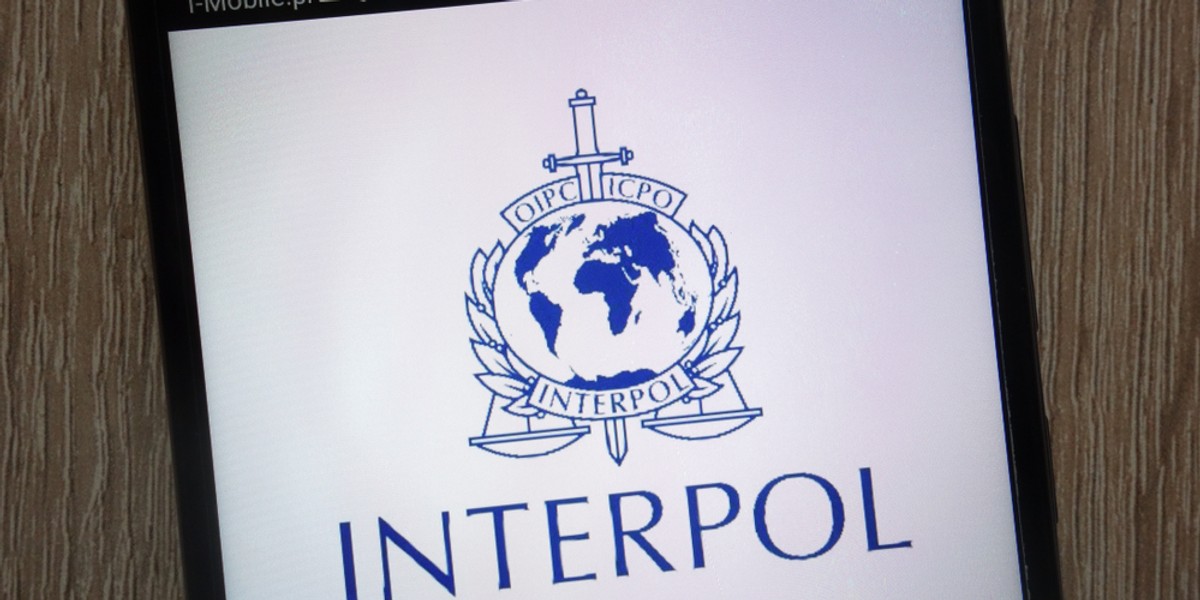 Interpol ogłosił w piątek, że w toku międzynarodowej operacji przeciw obrotowi zepsutymi i podrabianymi artykułami spożywczymi i napojami aresztowano 672 osoby i zarekwirowano towary o nominalnej wartości 117 mln dolarów. Kontrole przeprowadzono w 78 krajach.