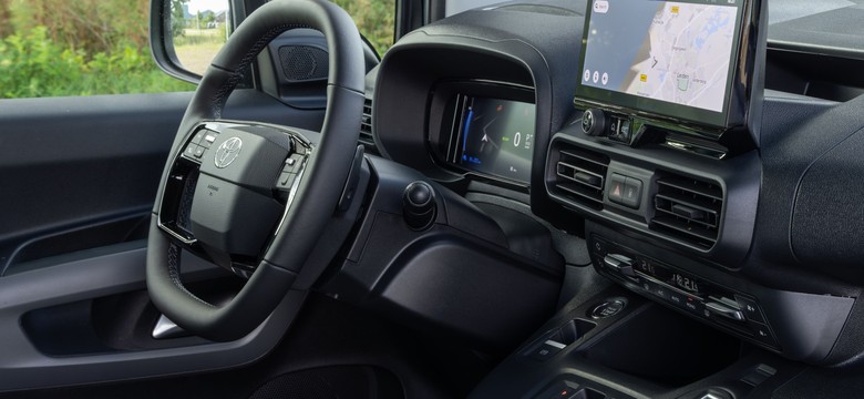 Oto nowa Toyota za 41 900 zł. Ma silnik 1.2 i gwarancję na 1 mln km