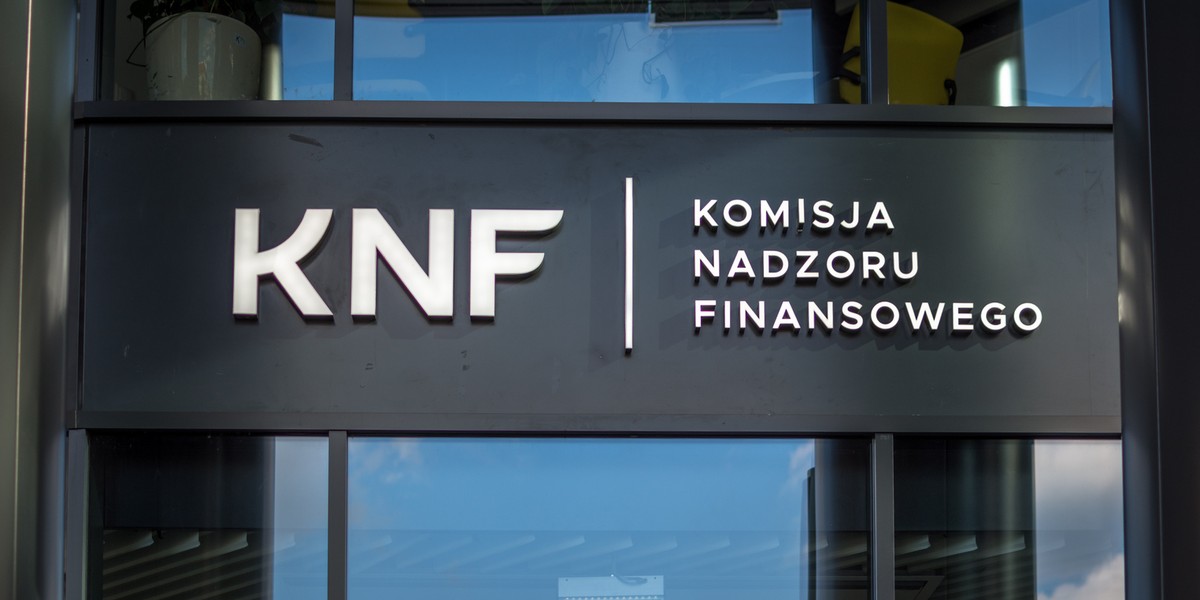 KNF apeluje o jeden standard warunków wakacji kredytowych w bankach. 