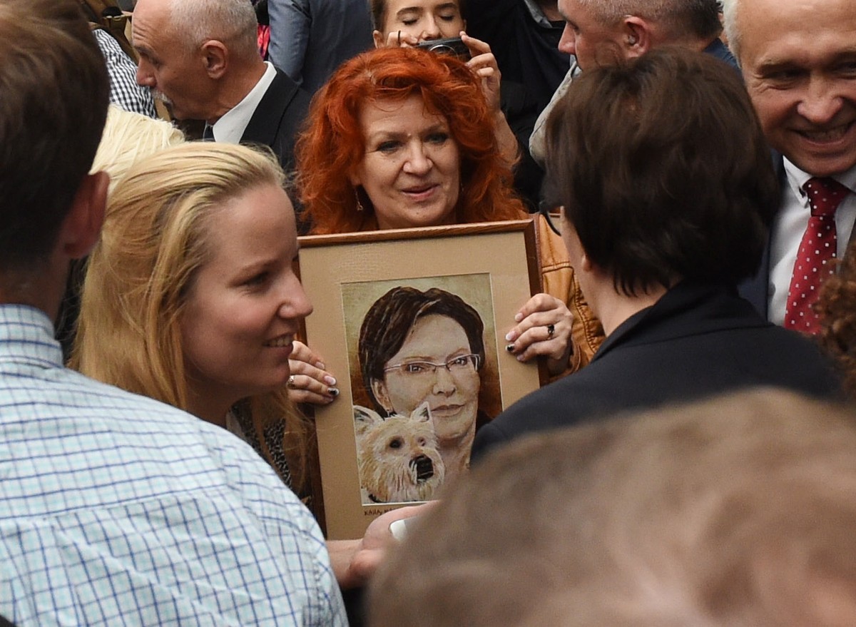 Premier Ewa Kopacz witana na Dworcu Głównym we Wrocławiu, PAP/Radek Pietruszka