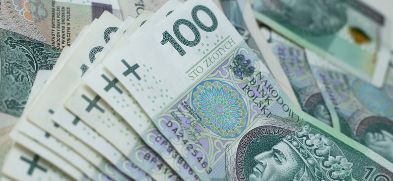 Renta alkoholowa 1879 zł. Uzależnionym bez pracy przysługuje co miesiąc