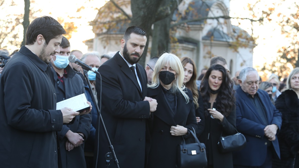 Ovako je naš pevač raspodelio imovinu, ovo je istina o njegovom testamentu: Imao je i vanbračnog sina