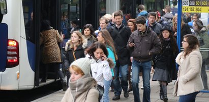 Alarm! Ścisk na przystankach i tłok w komunikacji