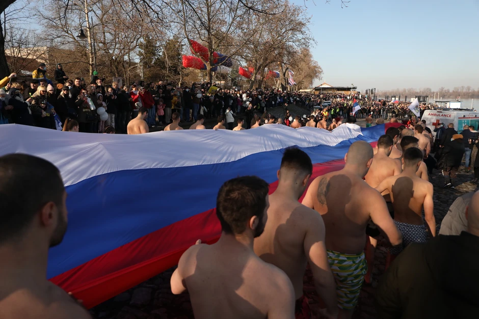 Plivanje za Časni krst u Zemunu