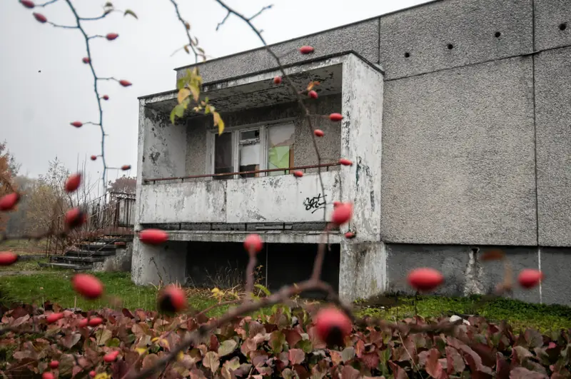 Blok jednorodzinny z wielkiej płyty