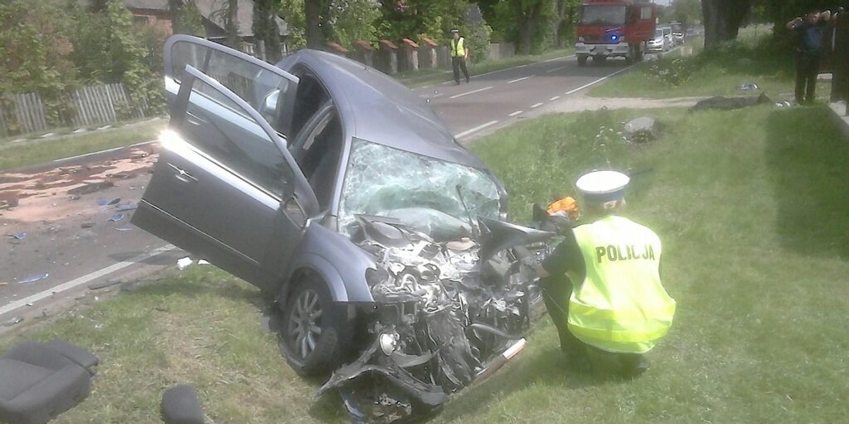 Kobiałki Stare: Zderzenie samochodu osobowego z ciężarowym. Nie żyje 11-latek