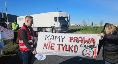 Pracownicy sieci Kaufland protestują i blokują drogę