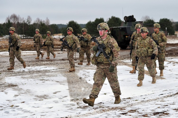 Szkolenie partnerskie żołnierzy 12. Brygady Zmechanizowanej z pododdziałem amerykańskim z 2. Pułku Kawalerii<br><br>(mb/mr) PAP/Marcin Bielecki