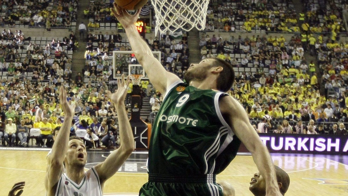 Panathinaikos Ateny wygrał z MDP Siena 77:69 (17:21, 23:15, 16:11, 21:22) w pierwszym meczu półfinałowym turnieju Final Four Euroligi koszykarzy. Ich rywala w niedzielnym finale będzie Maccabi Tel Awiw.