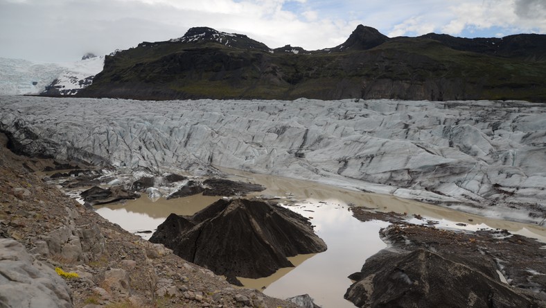 Islandia Topniejący lodowiec Eyjafjallajökull odsłonił szczątki