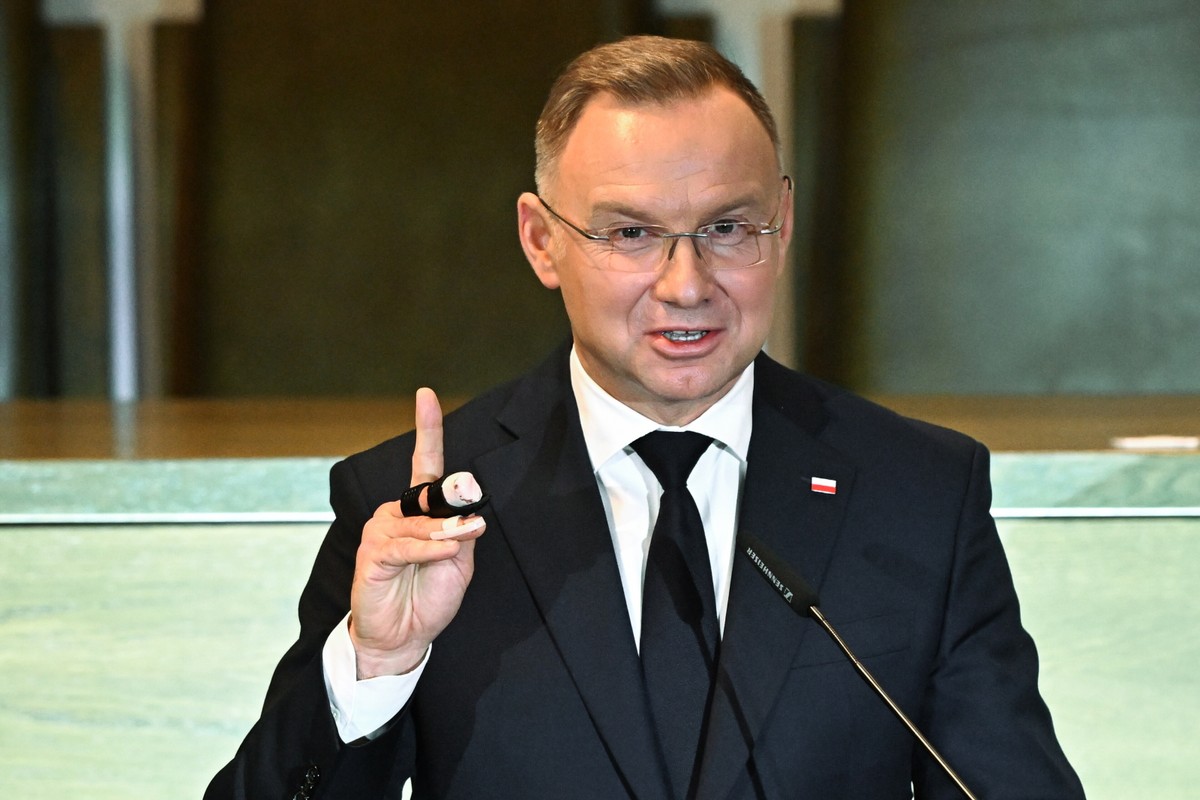 Warszawa, 10.10.2024. Prezydent Andrzej Duda podczas konferencji naukowej pt. „Lavoro pericoloso. O pracy sędziego" w Sądzie Najwyższym w Warszawie, 10 bm. Tematem konferencji są wyzwania służby sędziowskiej. Konferencję zorganizowano we współpracy z sędziami i naukowcami z Włoch. (sko) PAP/Radek Pietruszka