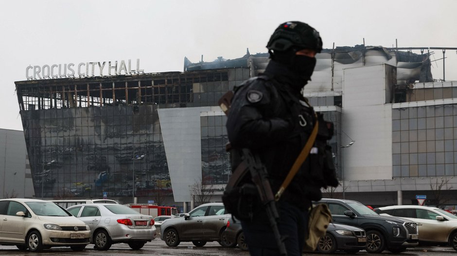 Dogaszanie pożaru w Crocus City Hall w Krasnogorsku pod Moskwą,