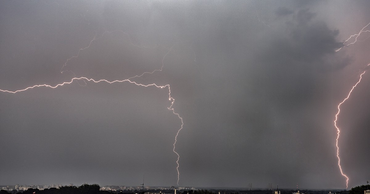 Front nad Polską. Burze i ochłodzenie w nocy