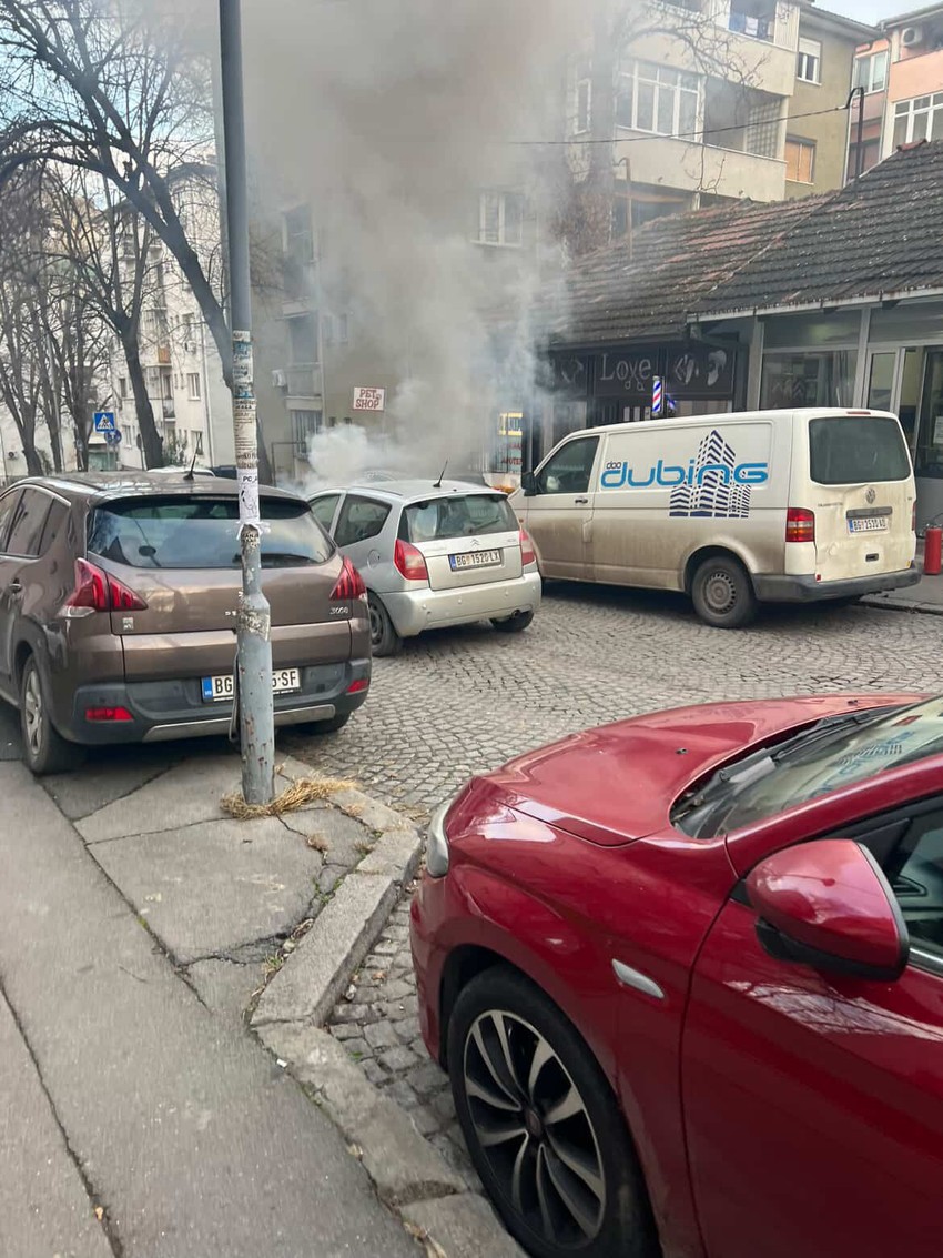 Požar na automobilu na Karaburmi