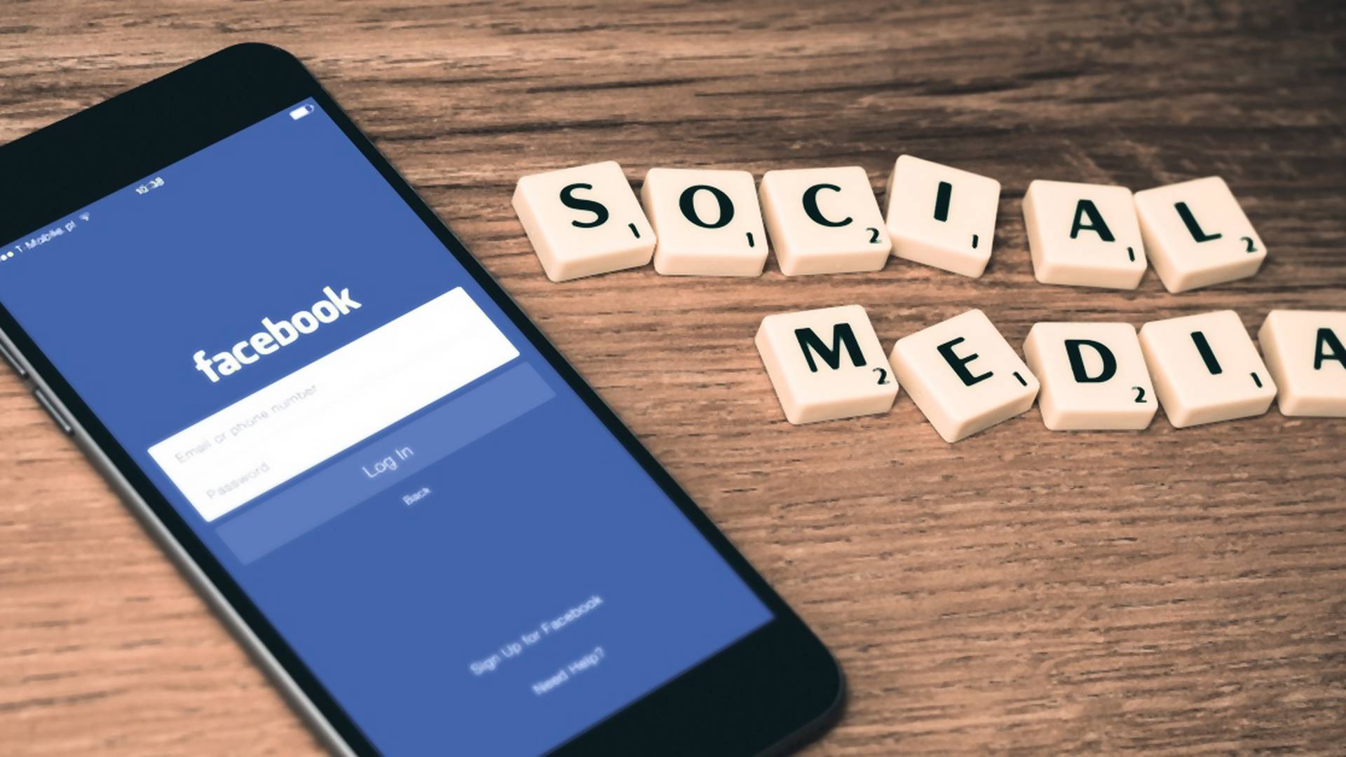 Facebook chystá prevratnú novinku: Umožniť má komunikáciu pomocou myšlienok