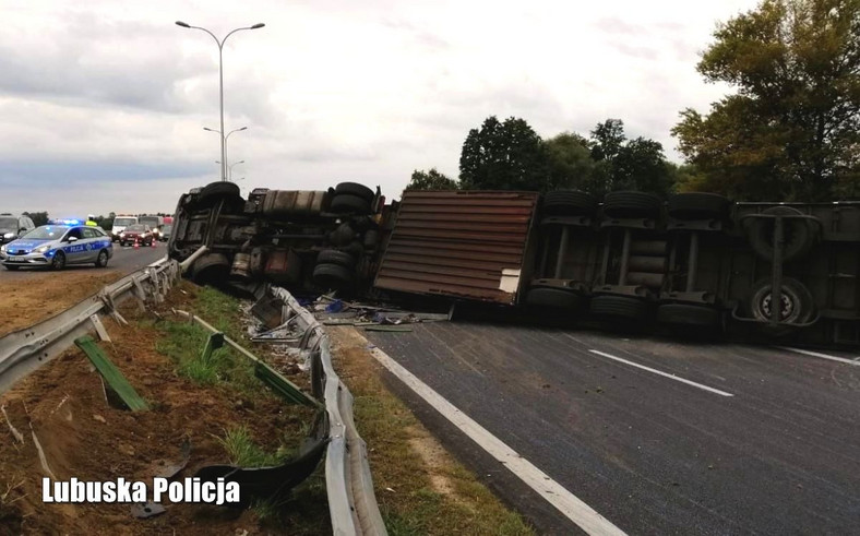 Wypadek ciężarówki na S3 między Sulechowem a Zieloną Górą