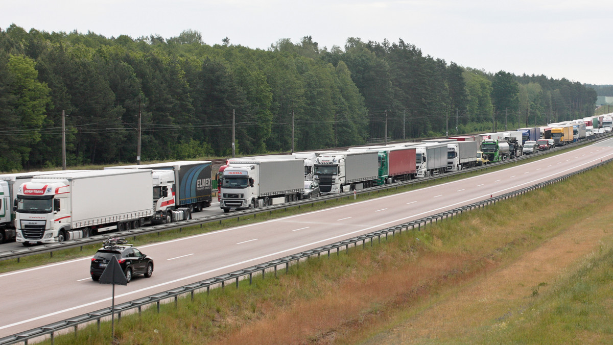 Korek na autostradzie A2. Kierowcy muszą uzbroić się w cierpliwość